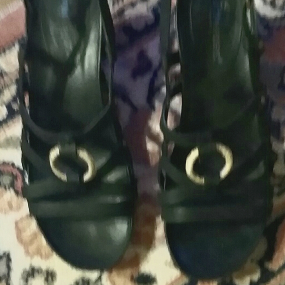 EARTHKEEPERS black leather wedged SIZE 11